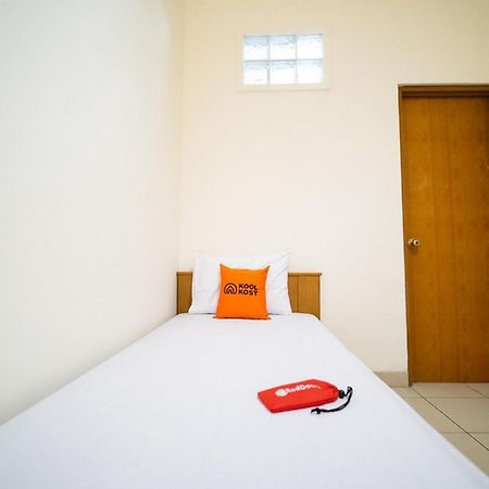Koolkost Near Padjadjaran University - Minimum Stay 6 Nights Бандунг Экстерьер фото